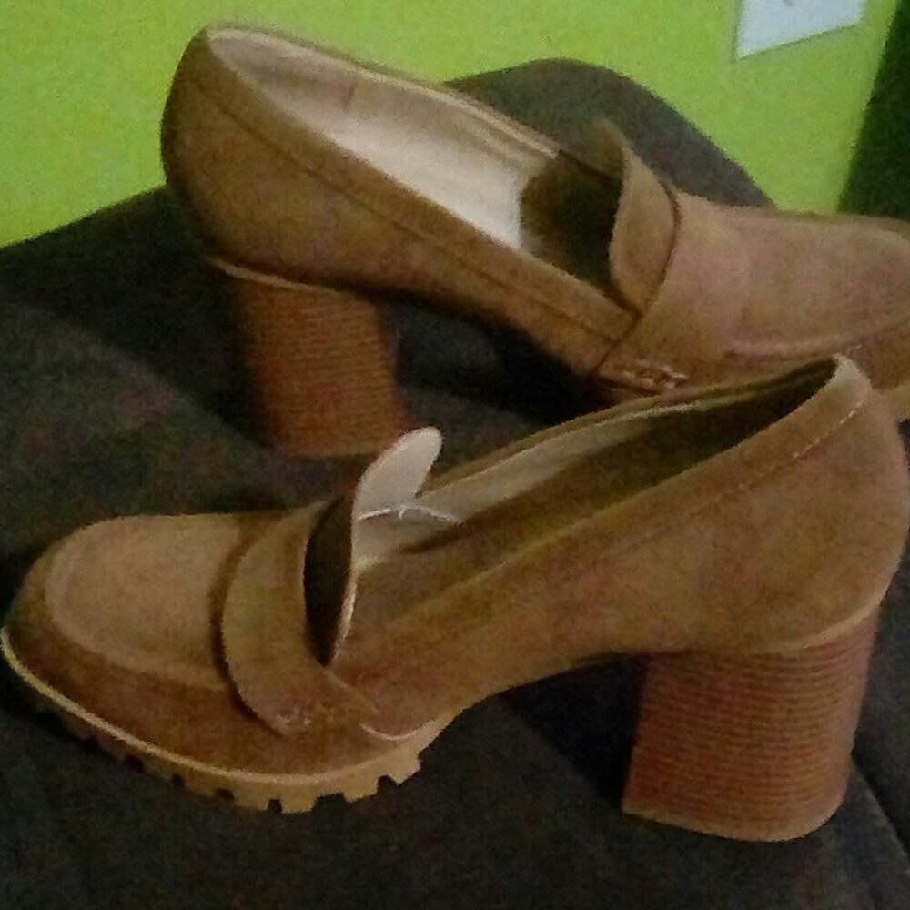 Brown Faux Suede Block Heel Pump, size 9.5US. New without tags.